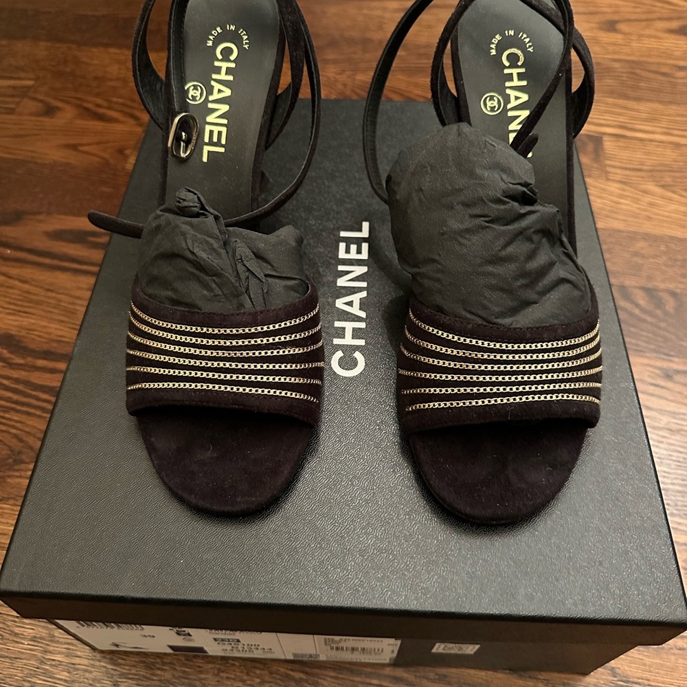 Chanel Elegant Black and Gold Sandals - Size 39 / 8.5 US